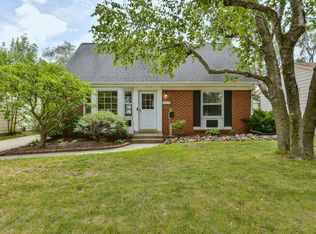 8611 W Glendale Ave, Milwaukee, WI 53225