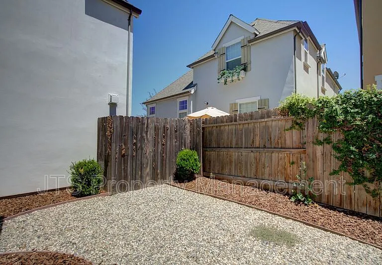 1349 Piper Pl — Photo 34