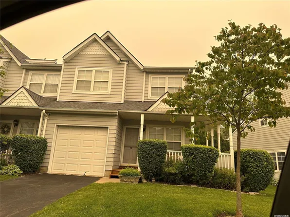 58 Pleasantview Drive #58, Central Islip, NY 11722