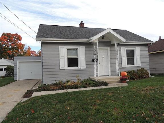 3rd image of 1109 Oaklawn St NE