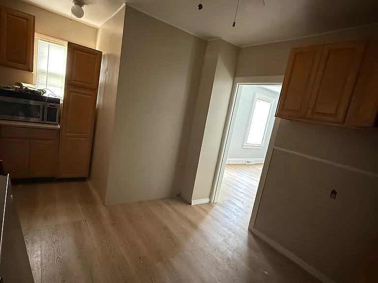 184 Caroline St — Photo 11