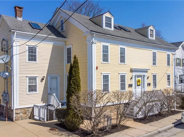 22 Stockholm St APT 4, Newport, RI 02840