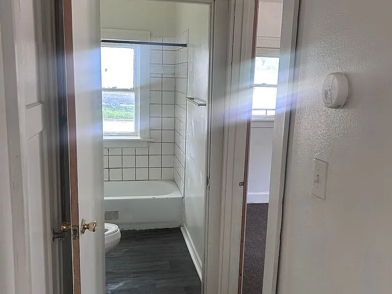 1625 W Keefe Ave — Photo 16