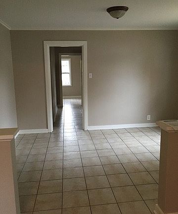 3rd image of 25405 W Rockford St