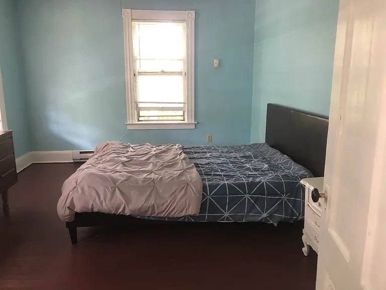 323 Valley St — Photo 7