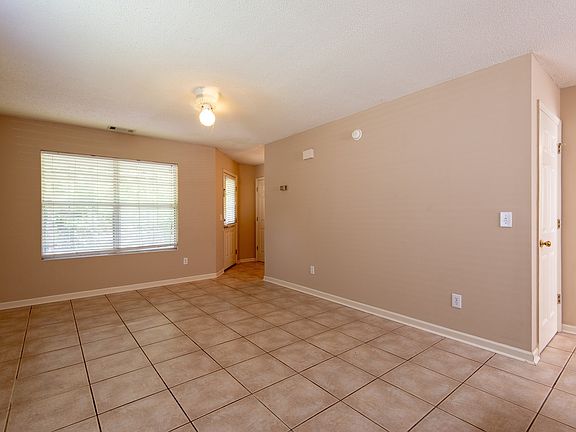 4th image of 654 Center Pl #656