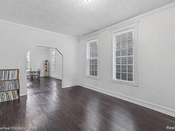 4th image of 569 Melbourne St