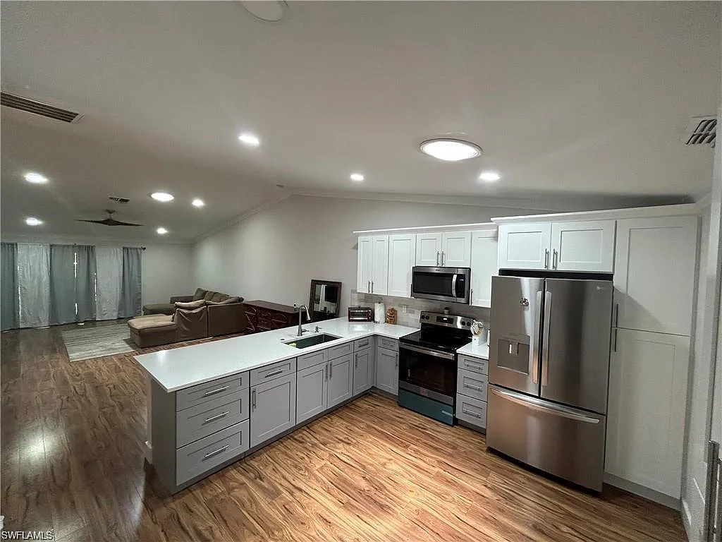 2 bed, 2.0 bath, 1222 sqft, $1,900 — Photo 3