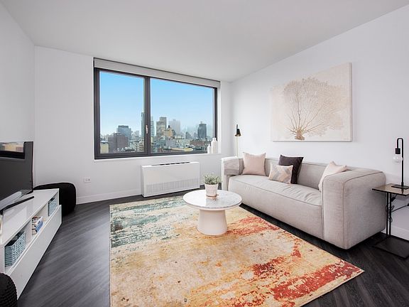 3rd image of 250 E Houston St APT 6E