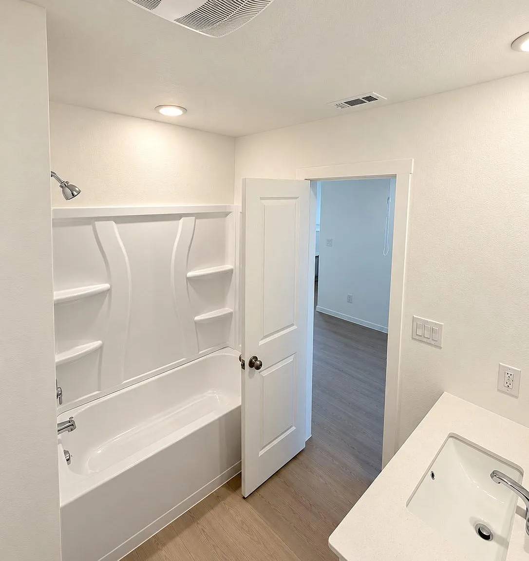 4 bed, 2.0 bath, 1500 sqft, $1,800 — Photo 4