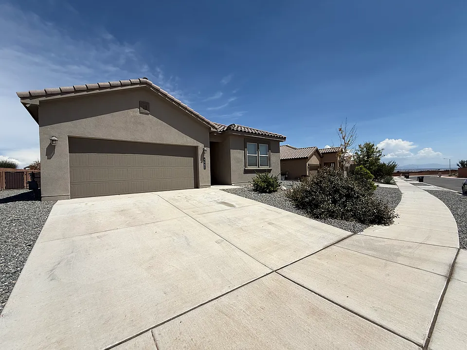 4461 Skyline Loop NE