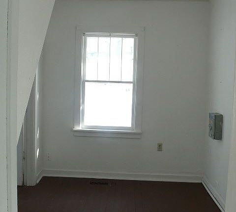 2nd image of 223 N Washington Street Upr