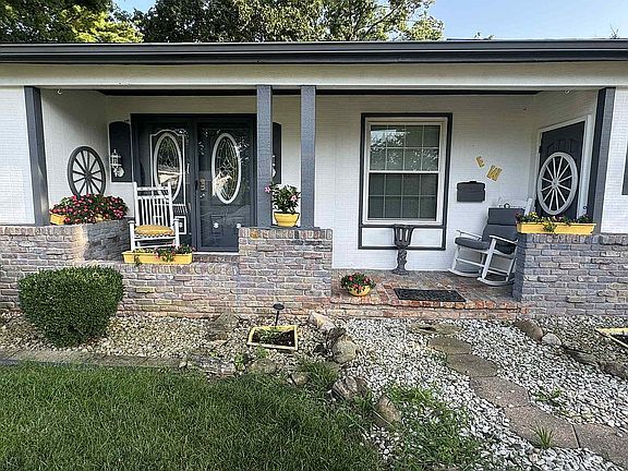 3rd image of 1218 Woodlawn Dr