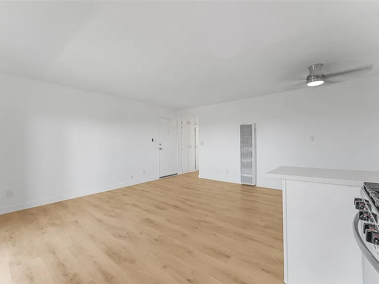 604 W G St #9 — Photo 5