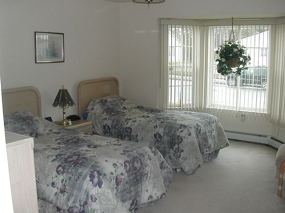 5th image of 99 Westport Dr