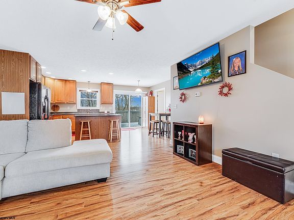 4th image of 211 E Eastgate Dr