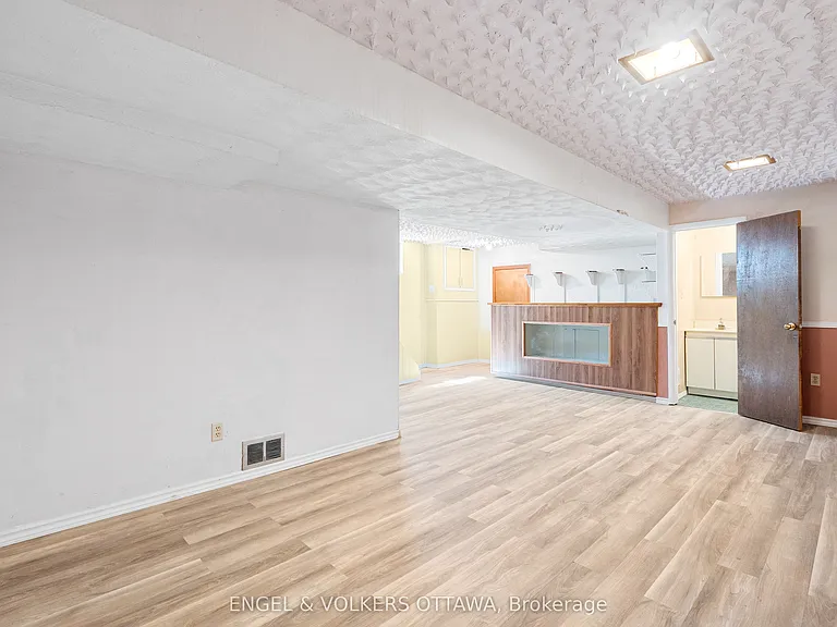 1402 Kilborn Ave — Photo 28