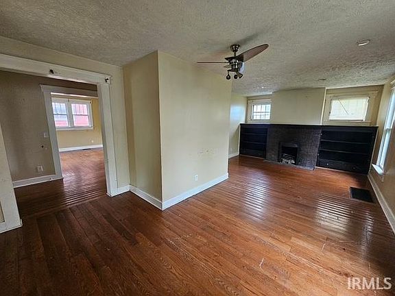 3rd image of 27 W Orchard Pl