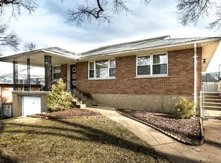 1416 N Berry Rd, Saint Louis, MO 63119