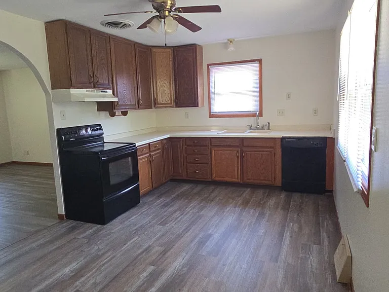 448 N Grandview Blvd — Photo 6