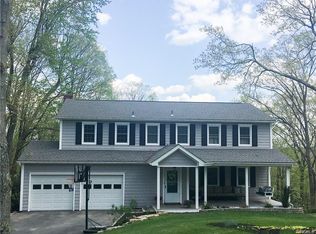 10 Bridle Path Ct, Putnam Valley, NY 10579