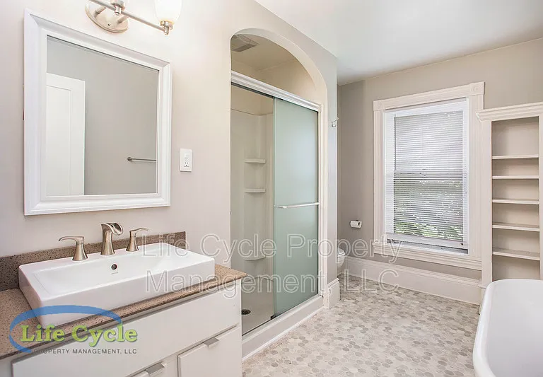 335 Washington St SE — Photo 24