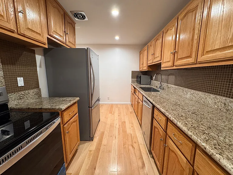 8550 Holloway Dr #101 — Photo 9