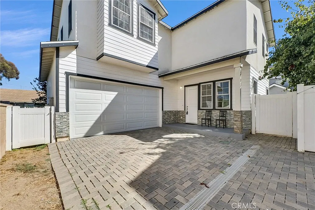 4 bed, 3.5 bath, 2200 sqft, $5,695 — Photo 2