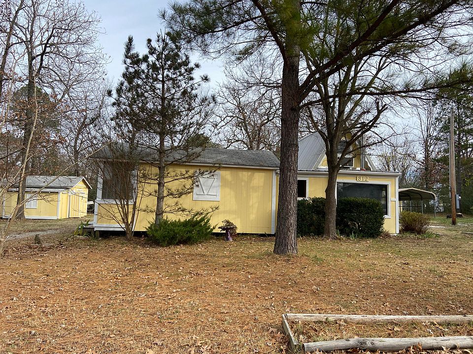 1st image of 812 N 2nd St