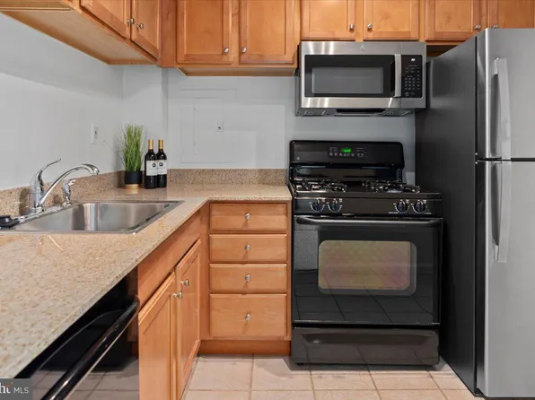 10570 Main St APT 523, Fairfax, VA 22030