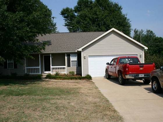 1st image of 129 Eastwick Dr