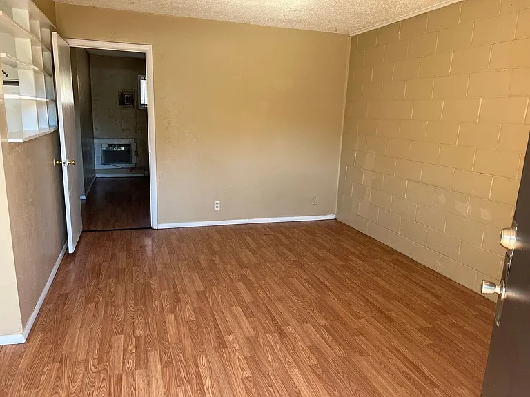 1200 Trimble Ave — Photo 2