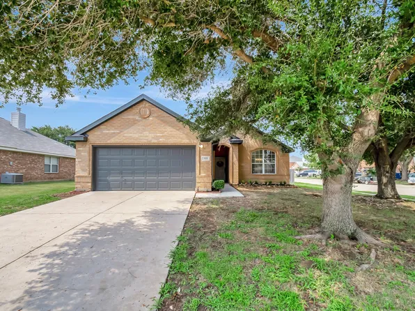 325 Foreston Dr, Roanoke, TX 76262