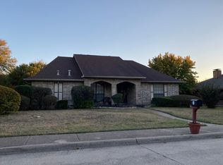 917 Manor Dr, Desoto, TX 75115