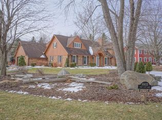 16615 Mary Cliff Ln, Brookfield, WI 53005