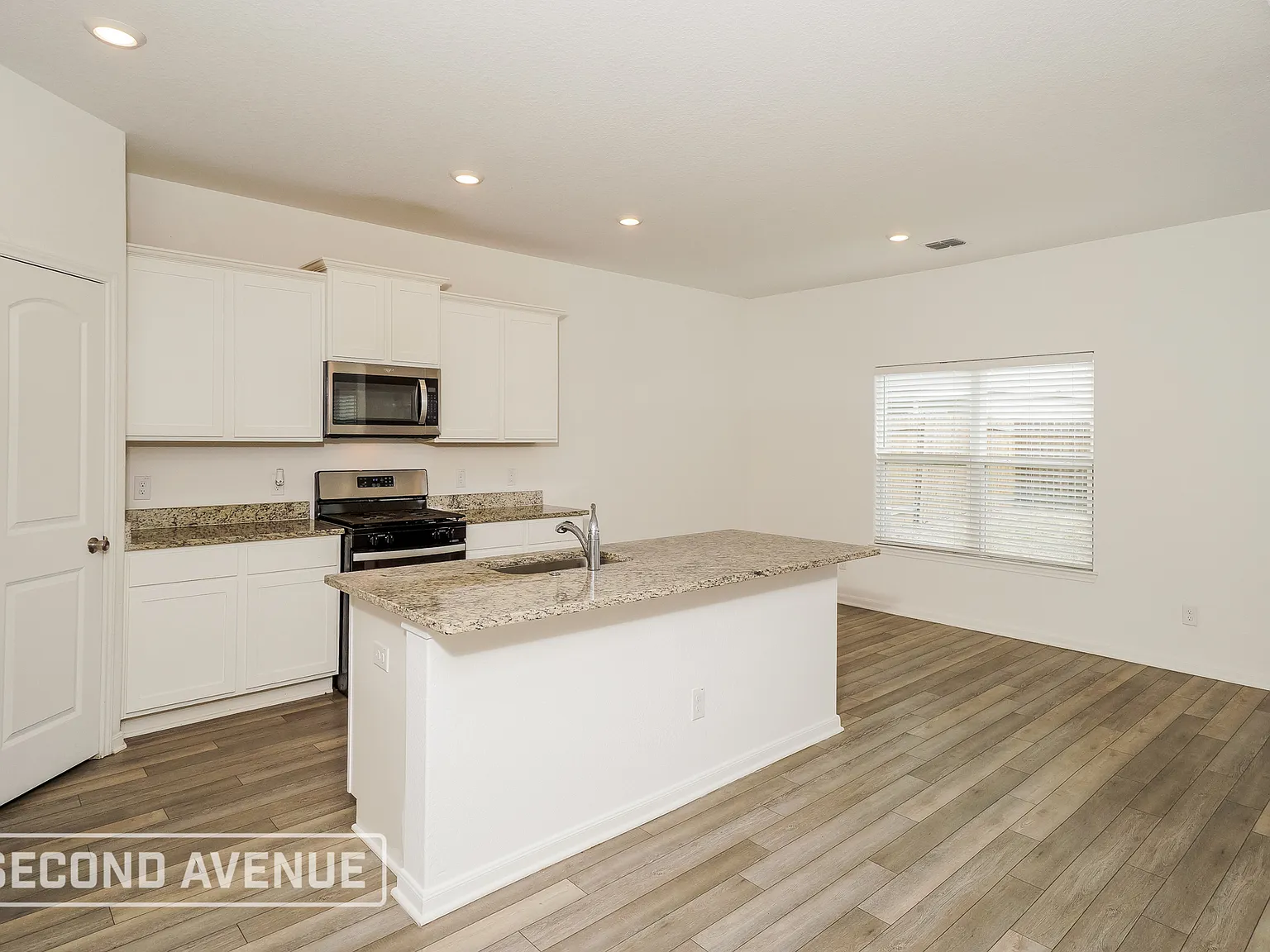 4 bed, 2.5 bath, 2205 sqft, $1,695 — Photo 3