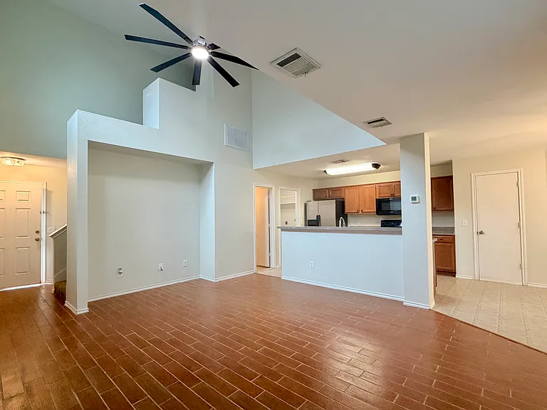 612 Fleming St — Photo 3