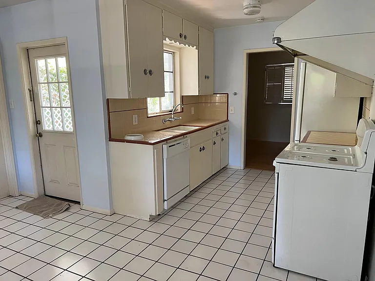 4239 E Flower St — Photo 13