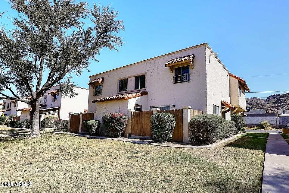2 bed, 1.5 bath, 924 sqft, $1,700 — Photo 4