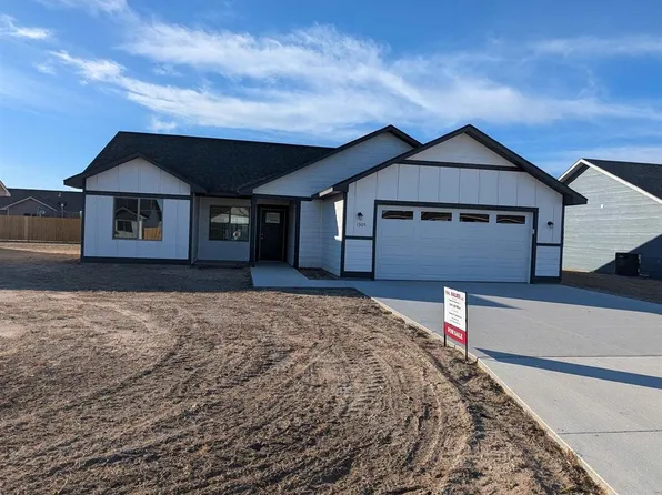 1305 Marboeuf Blvd, Dodge City, KS 67801