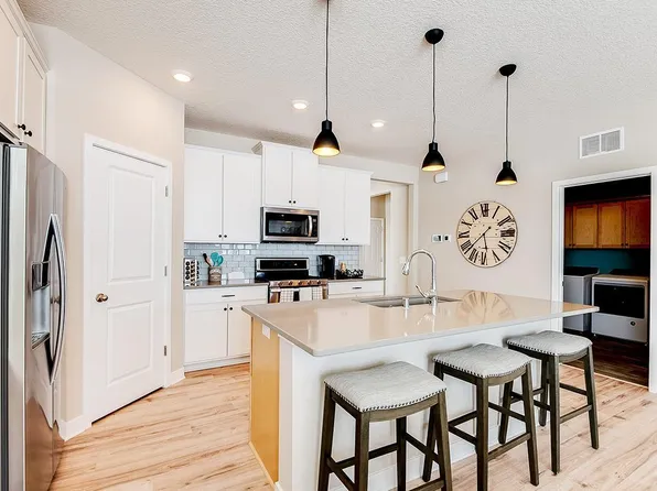 911 Foxglove Ter, Waconia, MN 55387