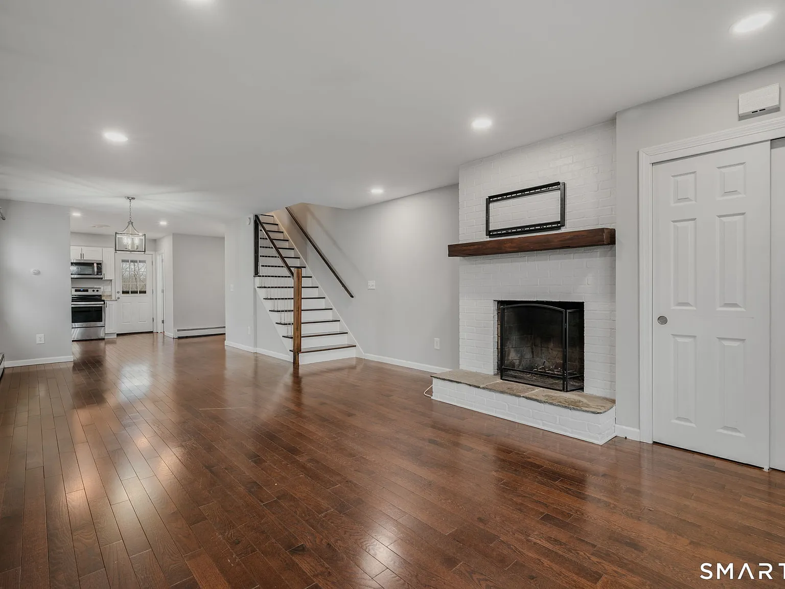 3 bed, 1.5 bath, 1458 sqft, $2,950 — Photo 2