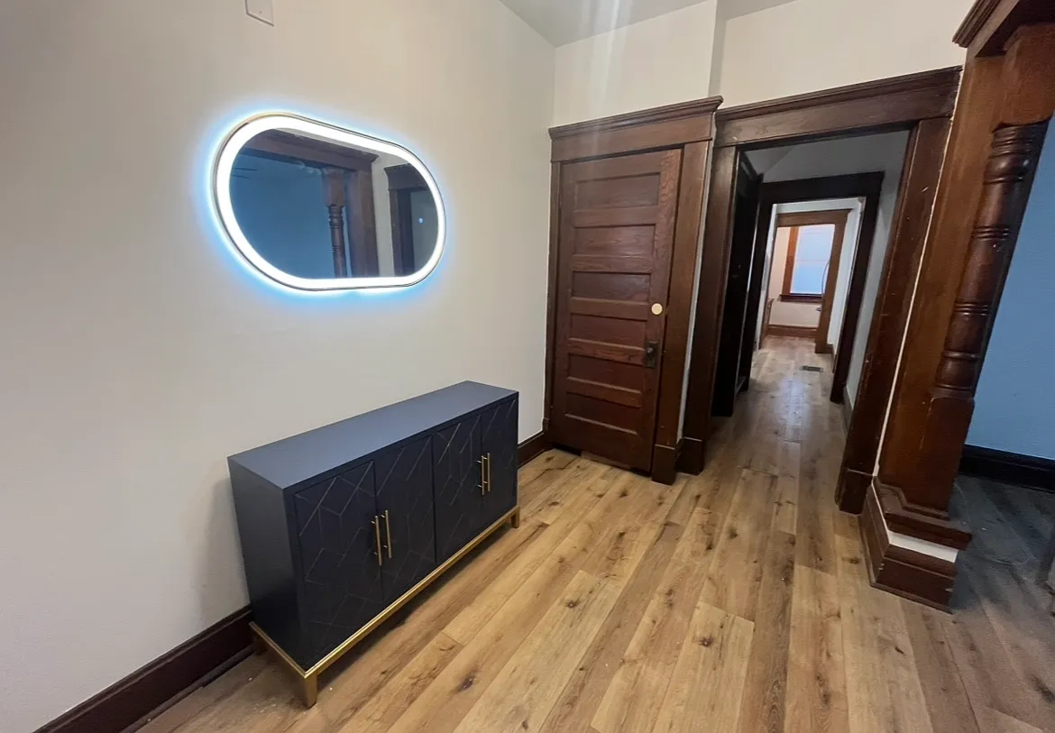 7 bed, 2315 sqft, $6,900 — Photo 1