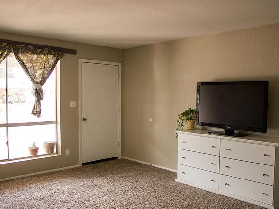 5th image of 3234 E Enid Ave
