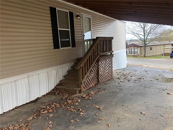 2nd image of 1520 Carriage Way