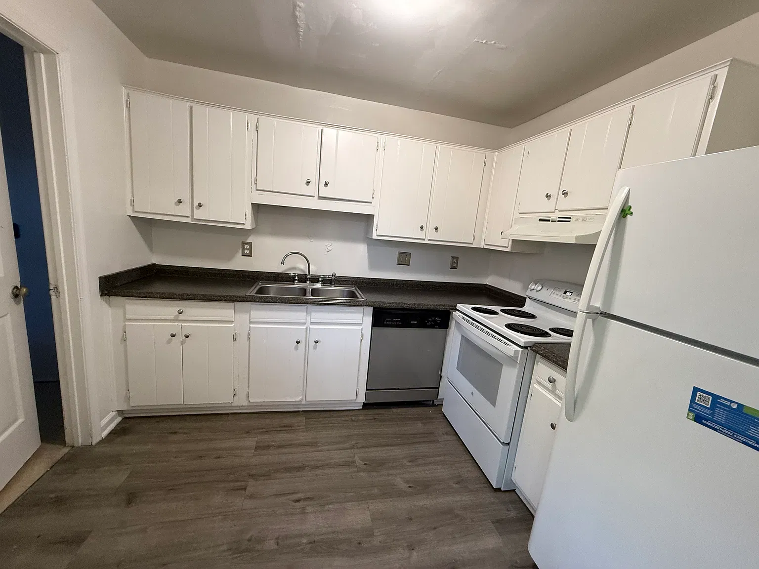 3 bed, 2.5 bath, 1422 sqft, $1,495 — Photo 4