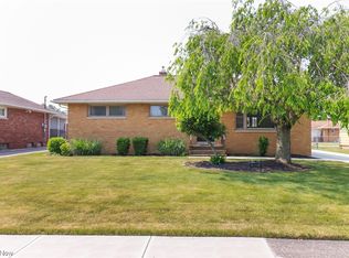 9301 Tracy Trl, Parma, OH 44130
