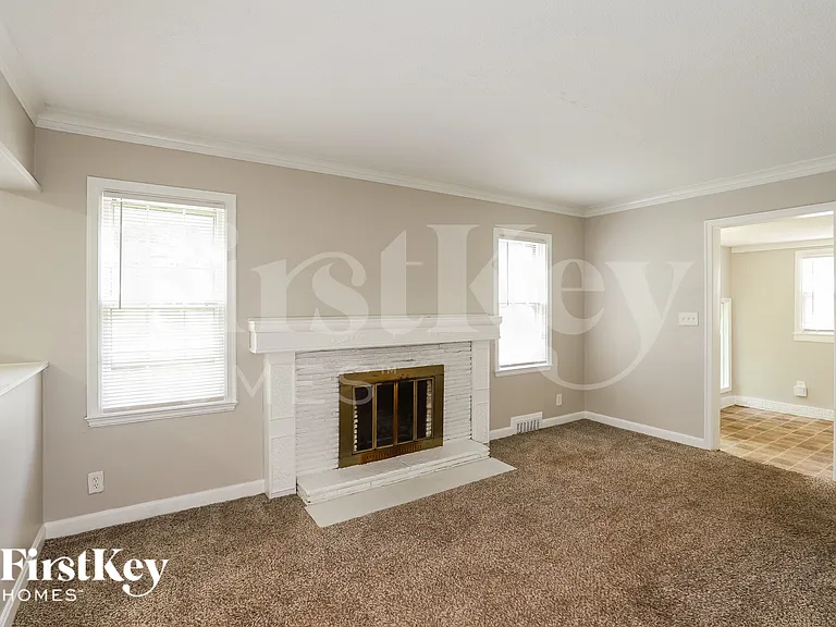 9005 E 68th Ter — Photo 3
