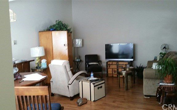Living Room laminate floors higher ceiling