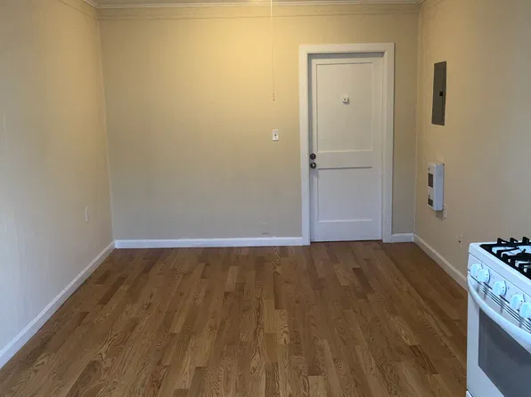 77 Main St APT 6, Peabody, MA 01960